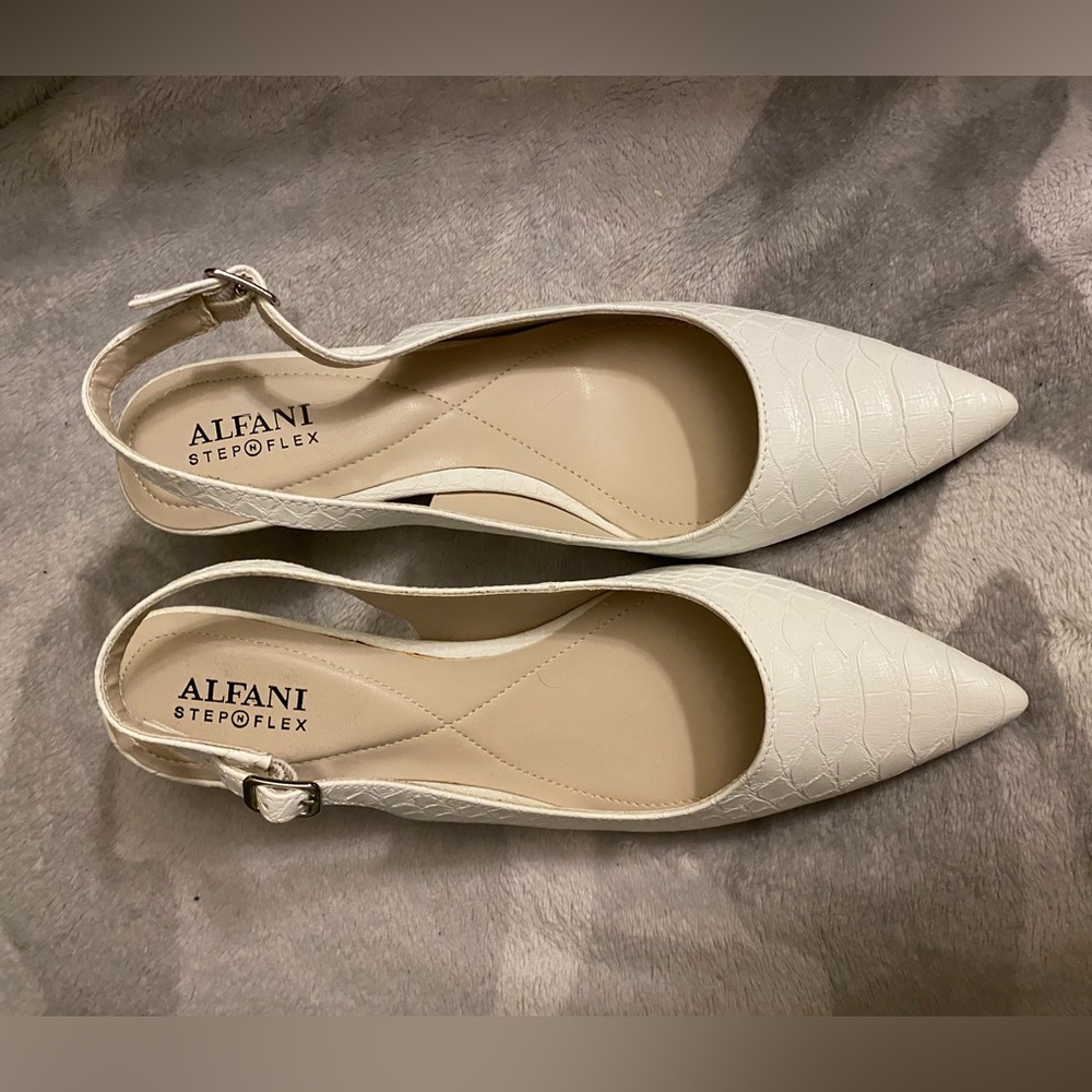 Size 8.5 White Alfani Step Flex Open Back Pumps